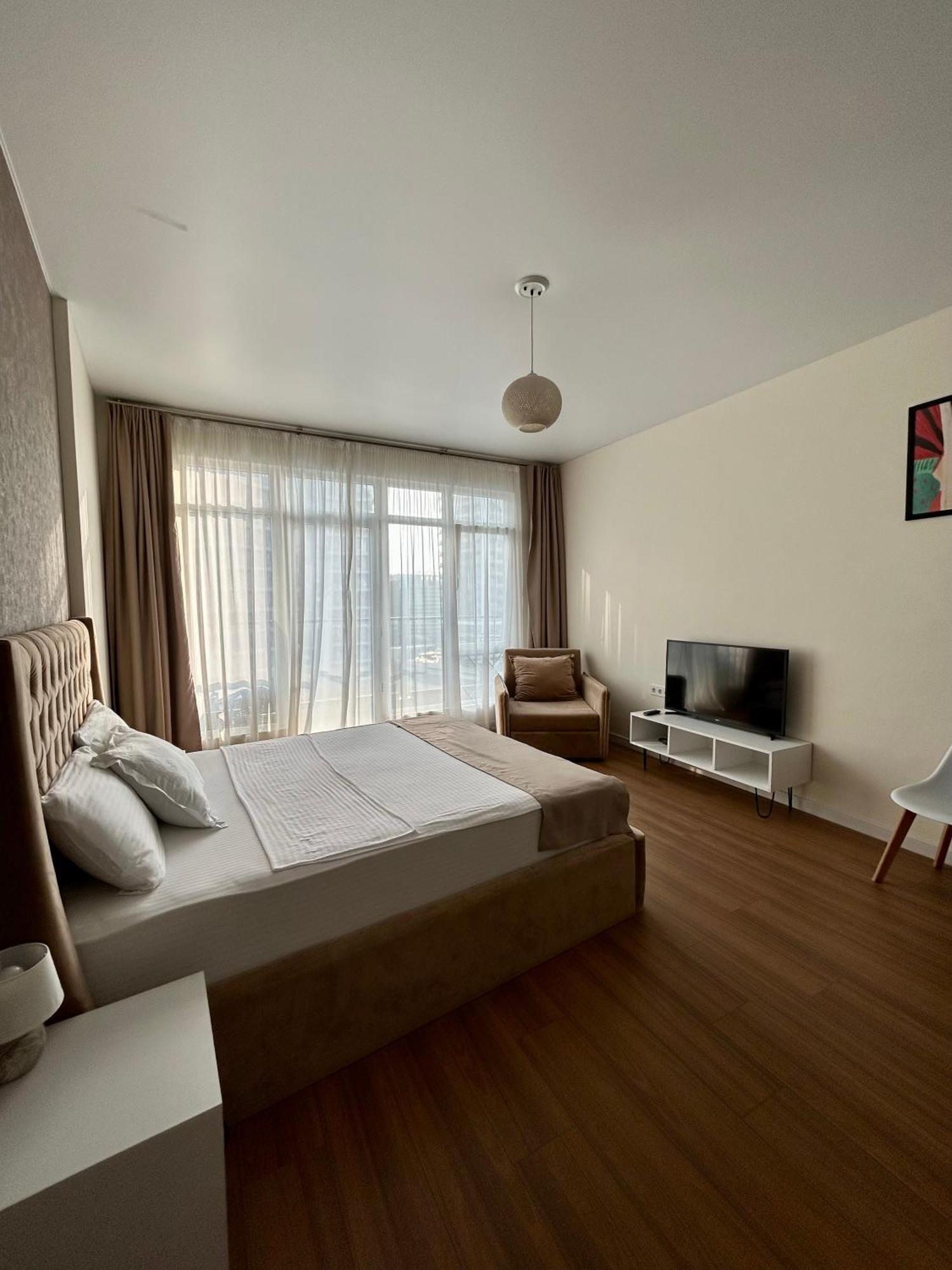 White Apartment Batumi Exteriör bild