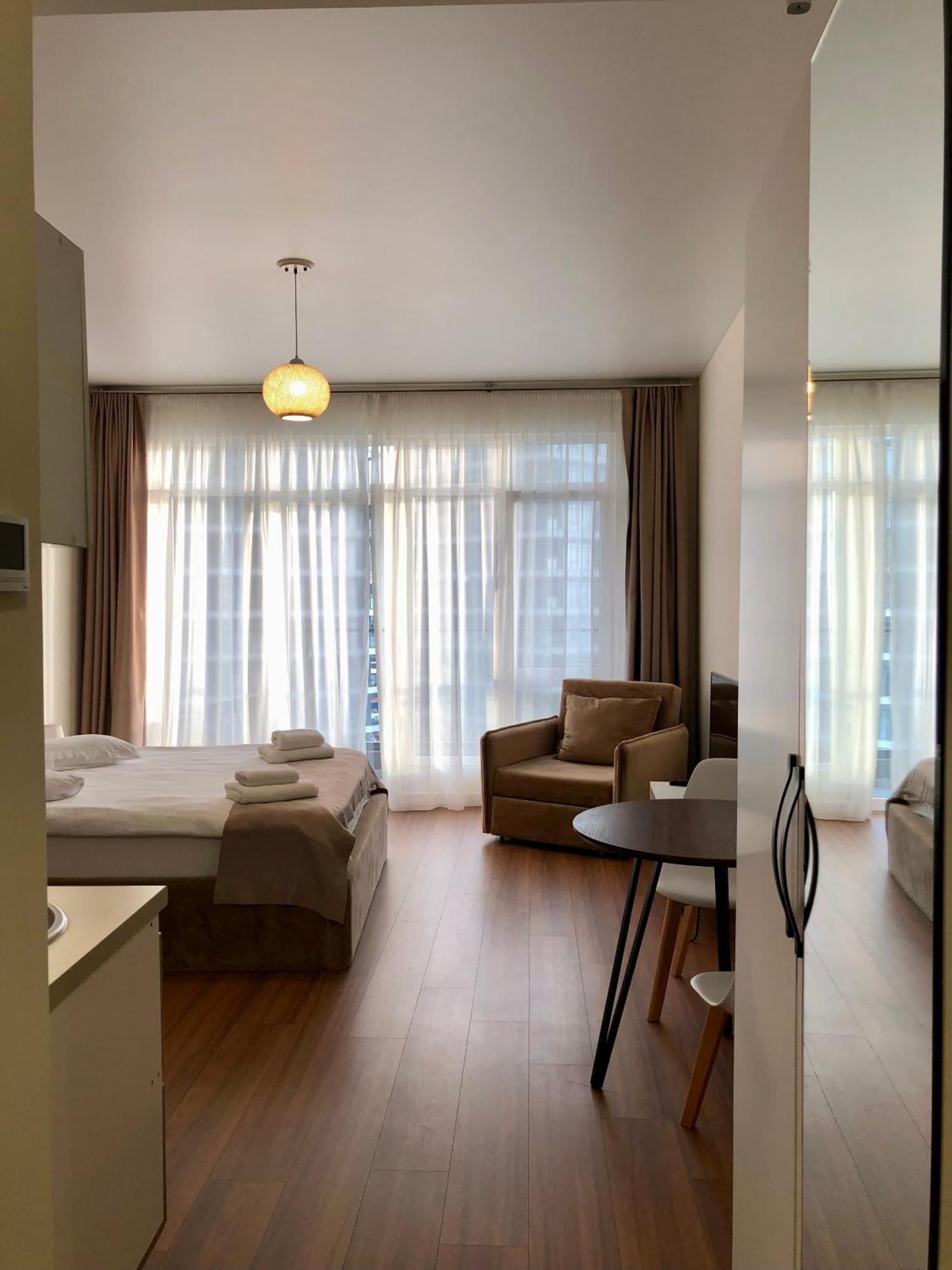 White Apartment Batumi Exteriör bild