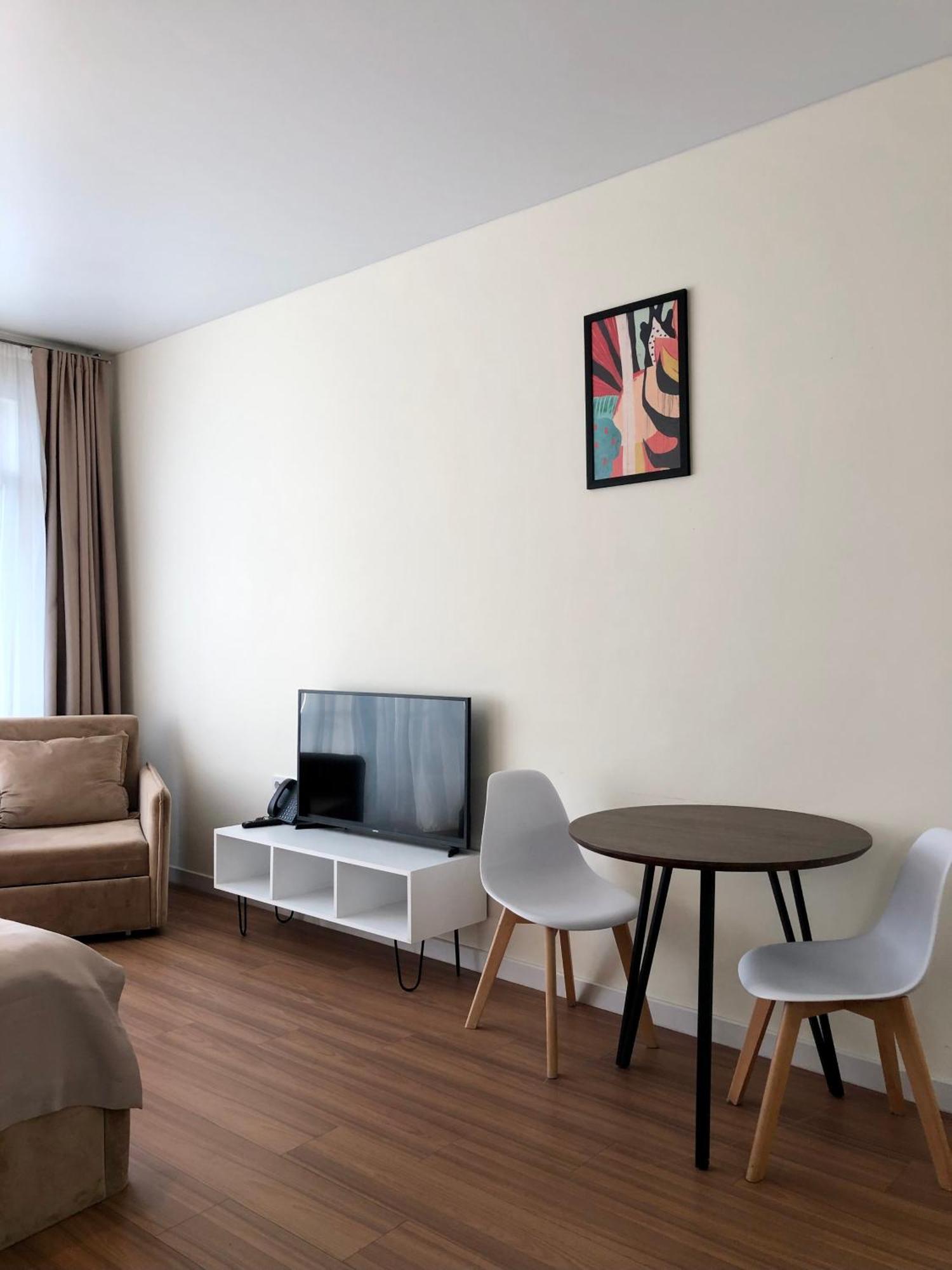 White Apartment Batumi Exteriör bild