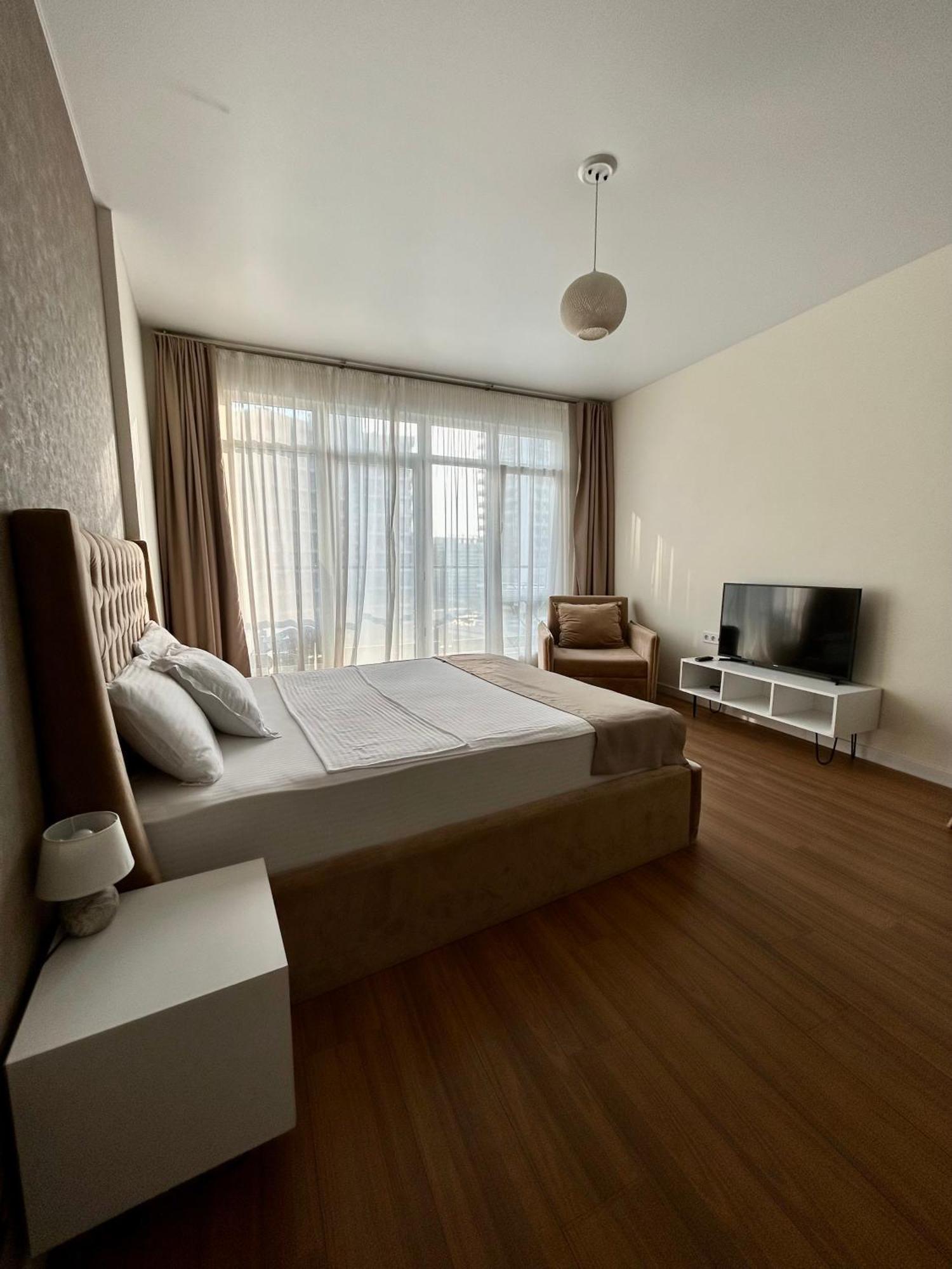 White Apartment Batumi Exteriör bild